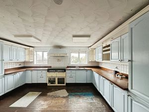 Kitchen/ Diner - click for photo gallery